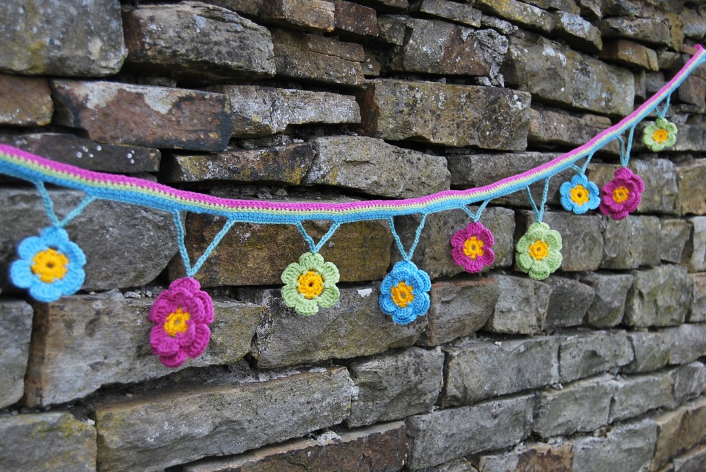 crochet flower garland 001
