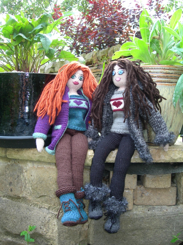 Here come the Girls – Doll knitting pattern